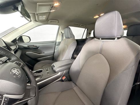 Certified 2024 Toyota Highlander LE image 15
