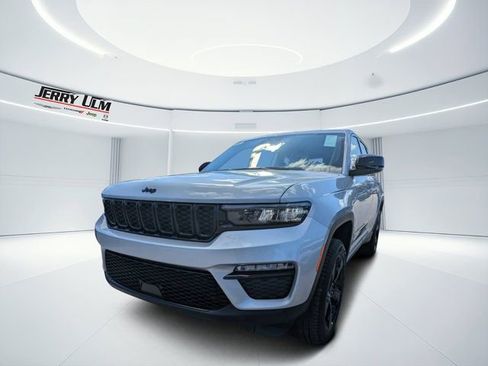 New 2025 Jeep Grand Cherokee Limited w/ Black Appearance Package image 6