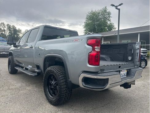 Used 2024 Chevrolet Silverado 2500 LT w/ Convenience Package image 5