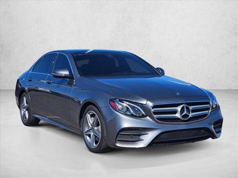 Used 2020 Mercedes-Benz E 350 4MATIC Sedan image 3