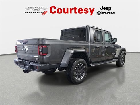 Certified 2022 Jeep Gladiator Overland w/ Popular Equipment Package image 3