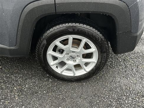 Used 2022 Jeep Renegade Latitude image 25