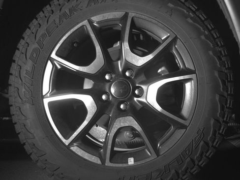 Used 2025 Jeep Compass Trailhawk AWD/4WD image 15