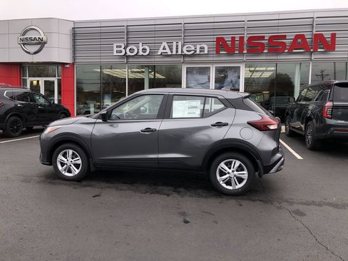 New 2025 Nissan Kicks Play S image 11