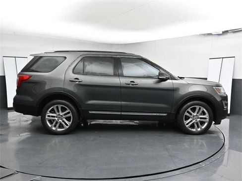 Used 2016 Ford Explorer XLT w/ Equipment Group 202A image 15