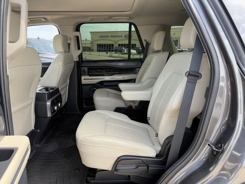 Used 2021 Ford Expedition Platinum AWD/4WD image 28