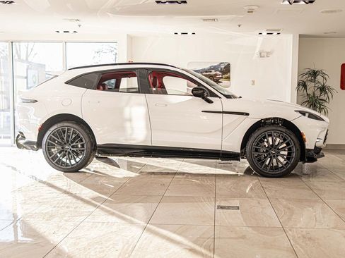 New 2026 Aston Martin DBX 707 image 9