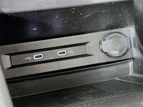 Used 2021 Volkswagen Tiguan SE image 20