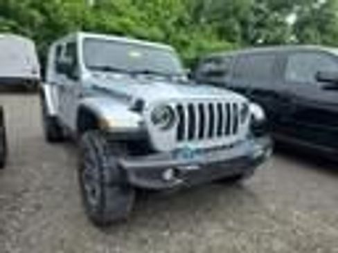 Used 2023 Jeep Wrangler Unlimited Rubicon 4xe w/ Cold Weather Group AWD/4WD image 3