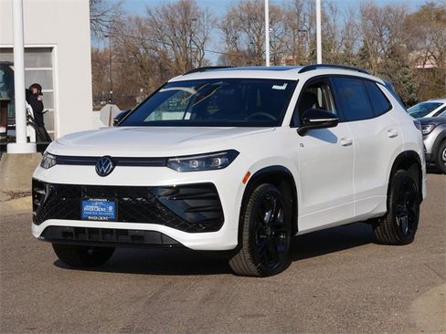 New 2026 Volkswagen Tiguan SE R-Line image 4