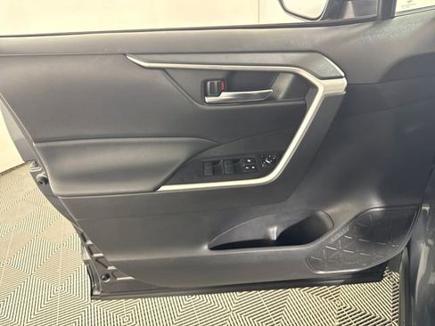 Used 2021 Toyota RAV4 XLE AWD/4WD image 27