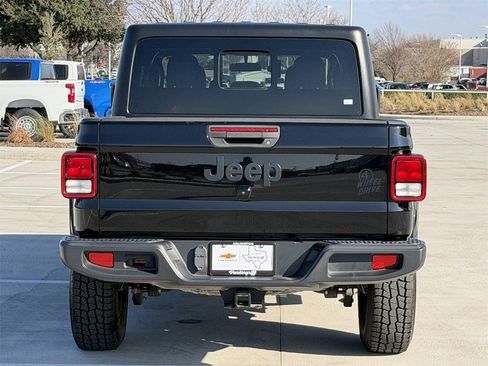 Used 2022 Jeep Gladiator Sport image 5