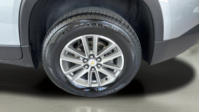 Used 2023 Chevrolet Traverse LT FWD image 27