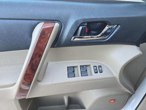 Used 2012 Toyota Highlander Limited image 21