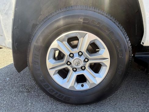 Used 2018 Toyota 4Runner SR5 Premium AWD/4WD image 38