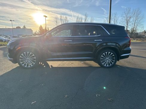Used 2023 Hyundai Palisade Calligraphy image 4