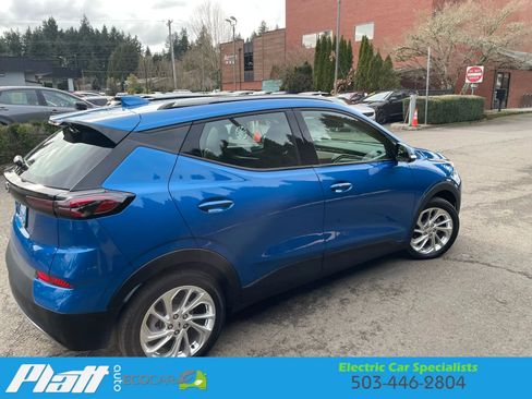 Used 2023 Chevrolet Bolt EUV LT image 11