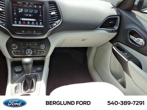 Used 2021 Jeep Cherokee Latitude Lux w/ Comfort/Convenience Group AWD/4WD image 30