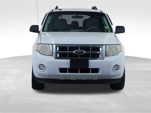 Used 2010 Ford Escape XLT AWD/4WD image 4
