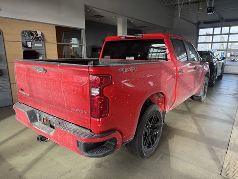 Used 2023 Chevrolet Silverado 1500 Custom image 3