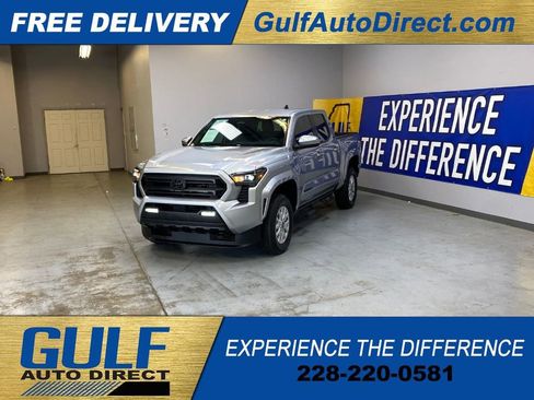 Used 2025 Toyota Tacoma SR5 AWD/4WD image 4
