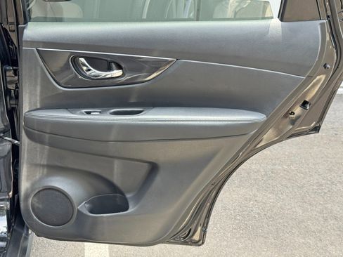 Used 2020 Nissan Rogue SV FWD image 39