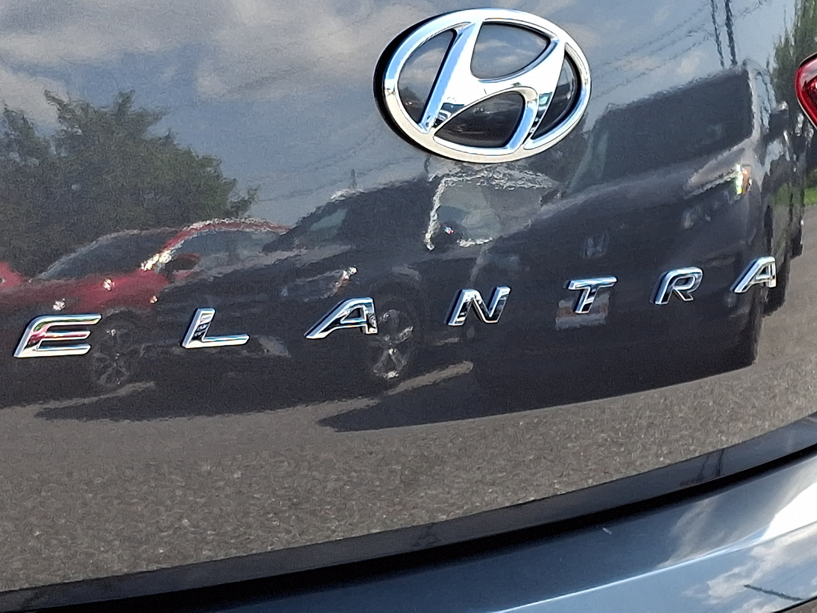 Used 2020 Hyundai Elantra SE FWD image 28