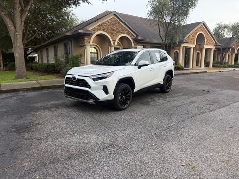 Used 2025 Toyota RAV4 SE AWD/4WD image 4