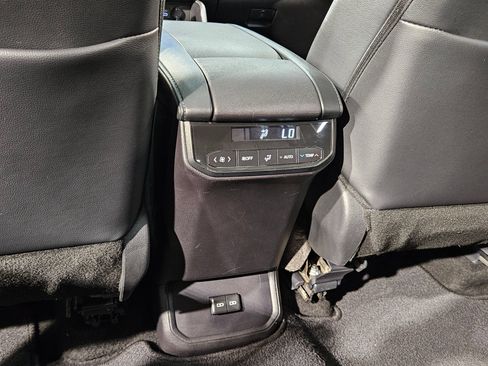 Used 2025 Toyota Highlander XLE AWD/4WD image 37