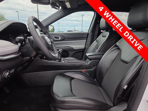 Used 2023 Jeep Compass Latitude AWD/4WD image 15