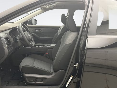 Used 2023 Nissan Rogue SV image 11