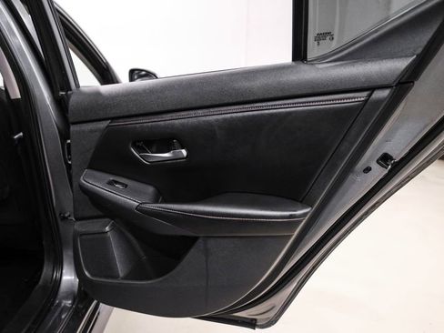 Used 2023 Nissan Sentra SR w/ Trunk Package image 44