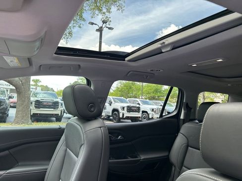 Used 2023 GMC Acadia SLT w/ Elevation Edition image 11