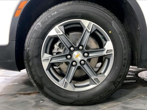 Used 2025 Chevrolet Blazer LT image 9