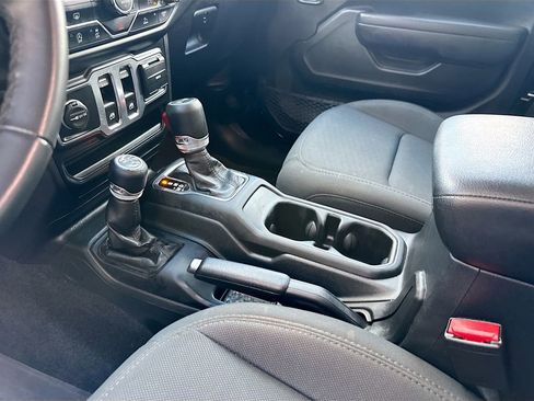 Used 2022 Jeep Wrangler Willys image 25