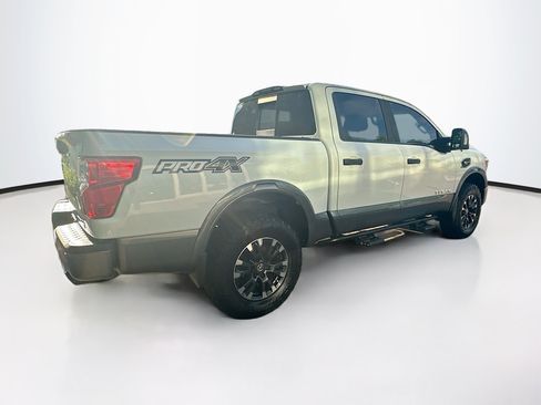 Used 2017 Nissan Titan PRO-4X w/ Pro-4x Convenience Package AWD/4WD image 9