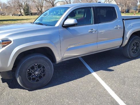 Used 2020 Toyota Tacoma SR5 image 2