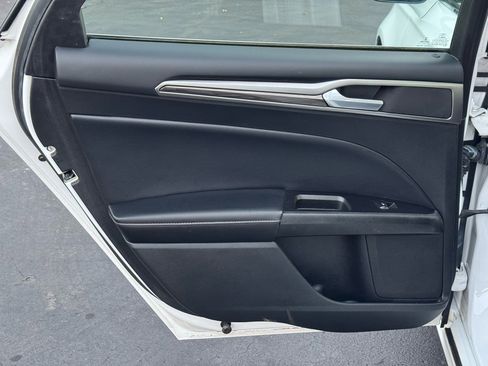 Used 2018 Ford Fusion SE w/ Equipment Group 602A image 14