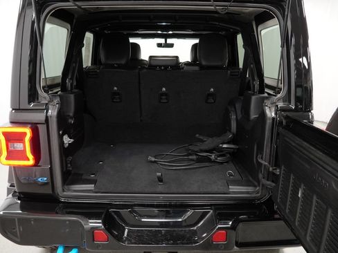 Used 2022 Jeep Wrangler Unlimited Sahara AWD/4WD image 43