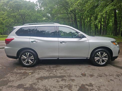 Used 2020 Nissan Pathfinder SL AWD/4WD image 4