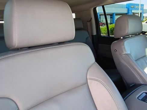 Used 2015 Chevrolet Suburban LT w/ Luxury Package AWD/4WD image 12