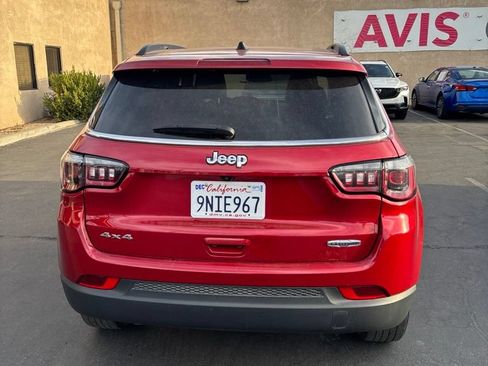 Used 2025 Jeep Compass Latitude w/ Sun & Sound Group AWD/4WD image 5