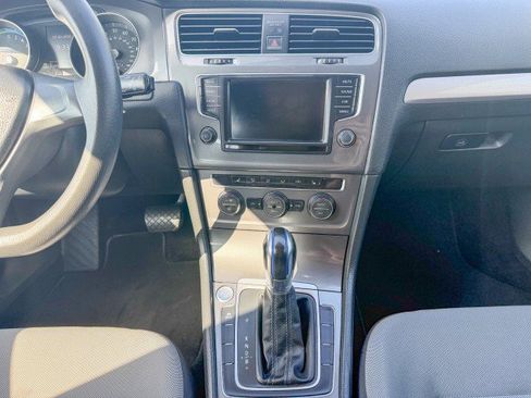 Used 2016 Volkswagen e-Golf SE FWD image 9