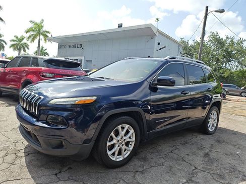 Used 2016 Jeep Cherokee Latitude FWD image 2