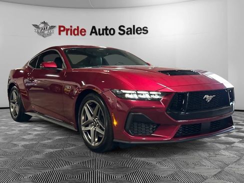 Used 2025 Ford Mustang GT Premium RWD image 3