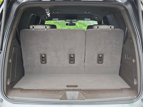 Used 2022 Chevrolet Tahoe LT w/ Luxury Package RWD image 10