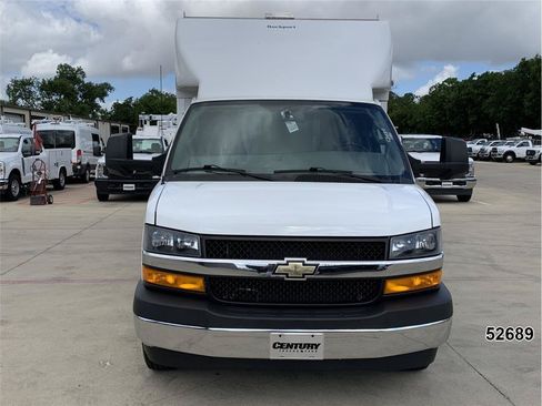 Used 2022 Chevrolet Express 3500 w/ Power Convenience Package RWD image 13