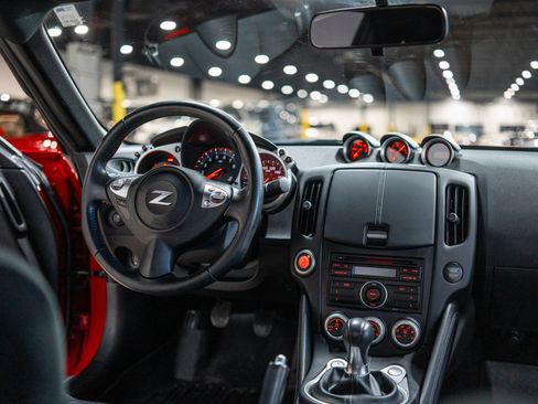 Used 2014 Nissan 370Z Coupe RWD image 22