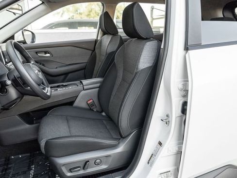 Used 2023 Nissan Rogue SV image 12