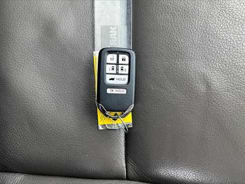 Used 2014 Honda Odyssey Touring Elite image 11